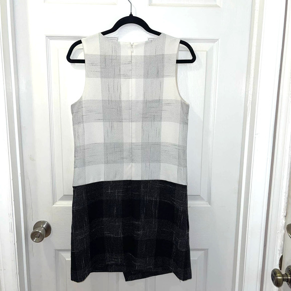 1. STATE Womens Ivory/Black Plaid Sleeveless V-Neck Asymmetrical Shift Dress - Picture 6 of 15